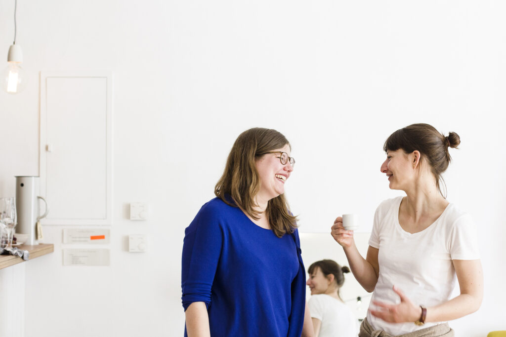 Albers Artwork DIY Fashion Design auf einem kreativ Workshop zeit Kleidung herstellen ohne nähen